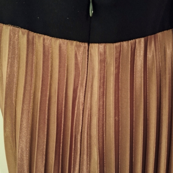 NEW BLACK & COPPPER PLUNGE HALTER KNEE LENGTH COCKTAIL DRESS - Picture 5 of 7